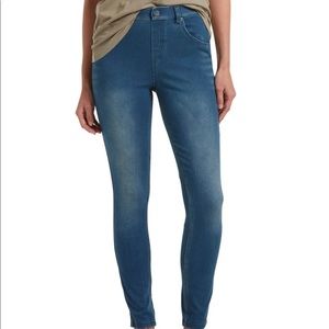 HUE HIGH-WAIST DENIM LEGGINGS